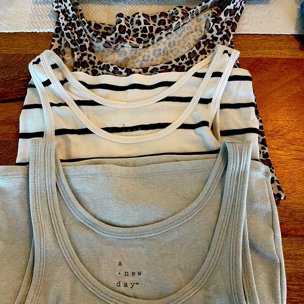 Bundle/Boz of tanks. All 3 A New Day sz XS